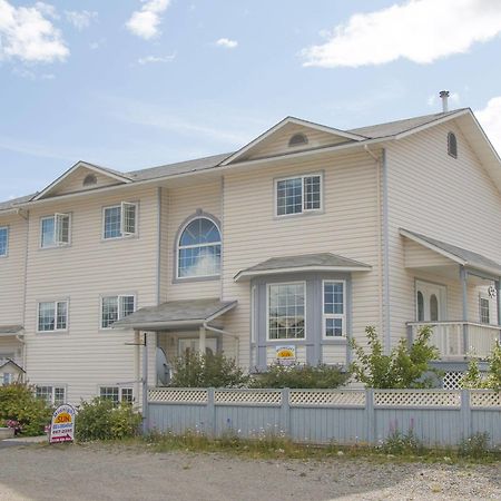 Midnight Sun Inn Whitehorse Dış mekan fotoğraf