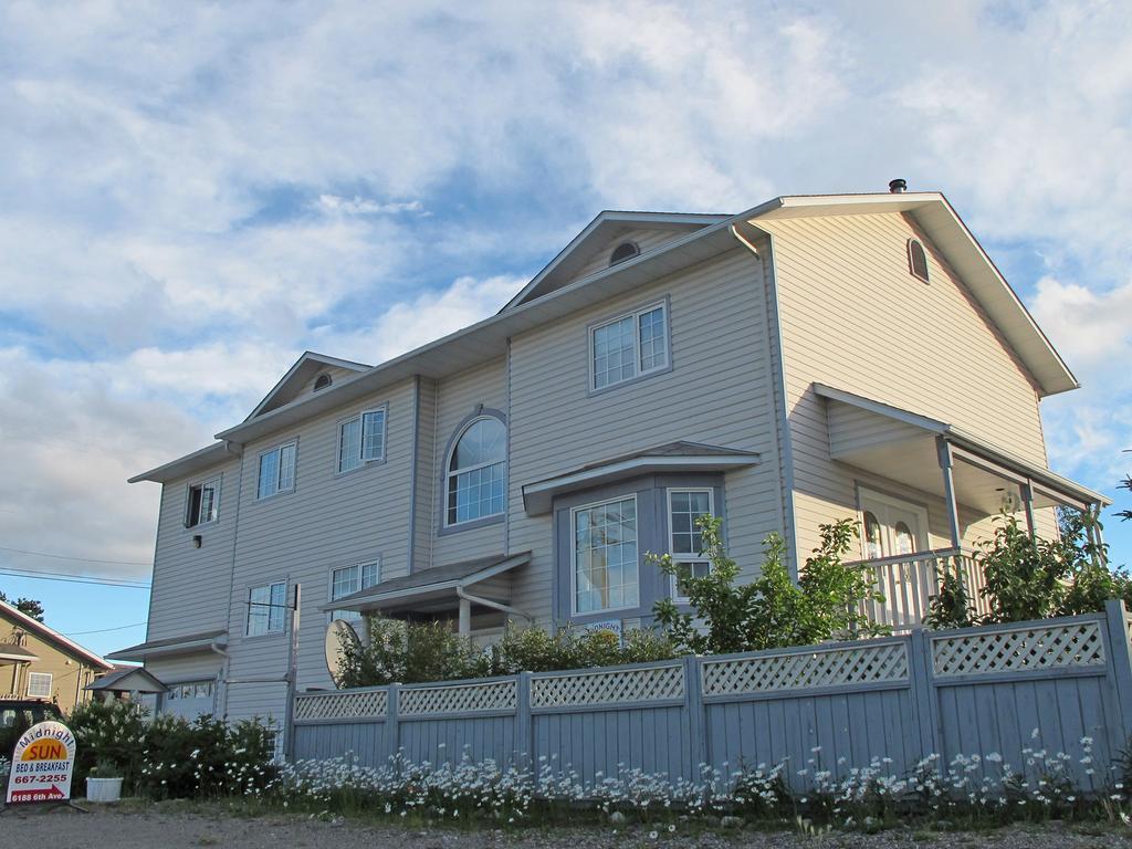 Midnight Sun Inn Whitehorse Dış mekan fotoğraf