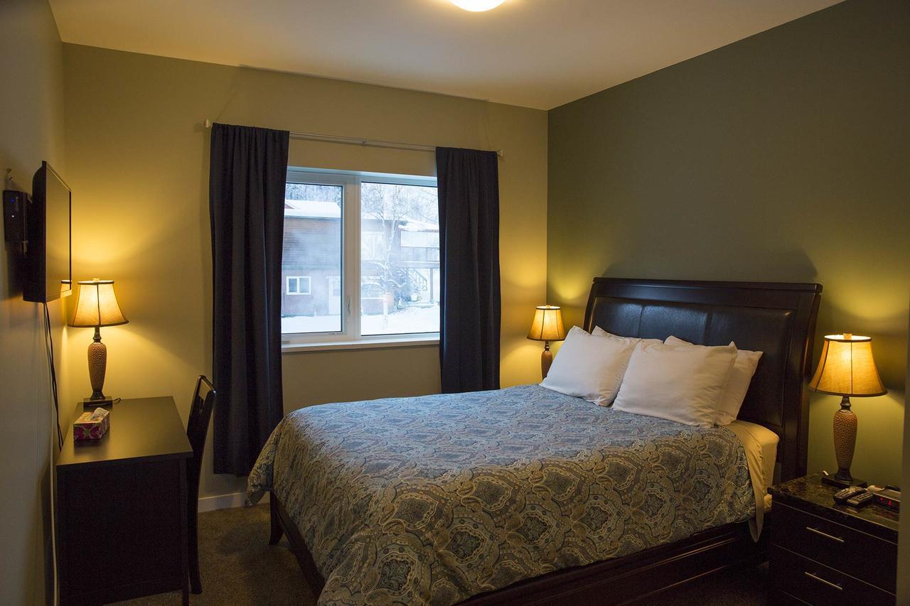 Midnight Sun Inn Whitehorse Dış mekan fotoğraf