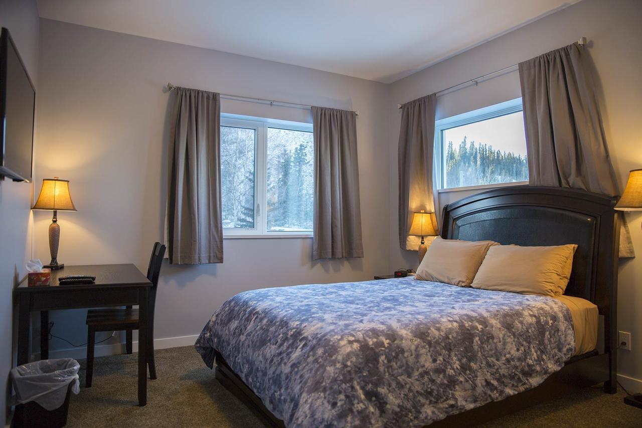Midnight Sun Inn Whitehorse Dış mekan fotoğraf
