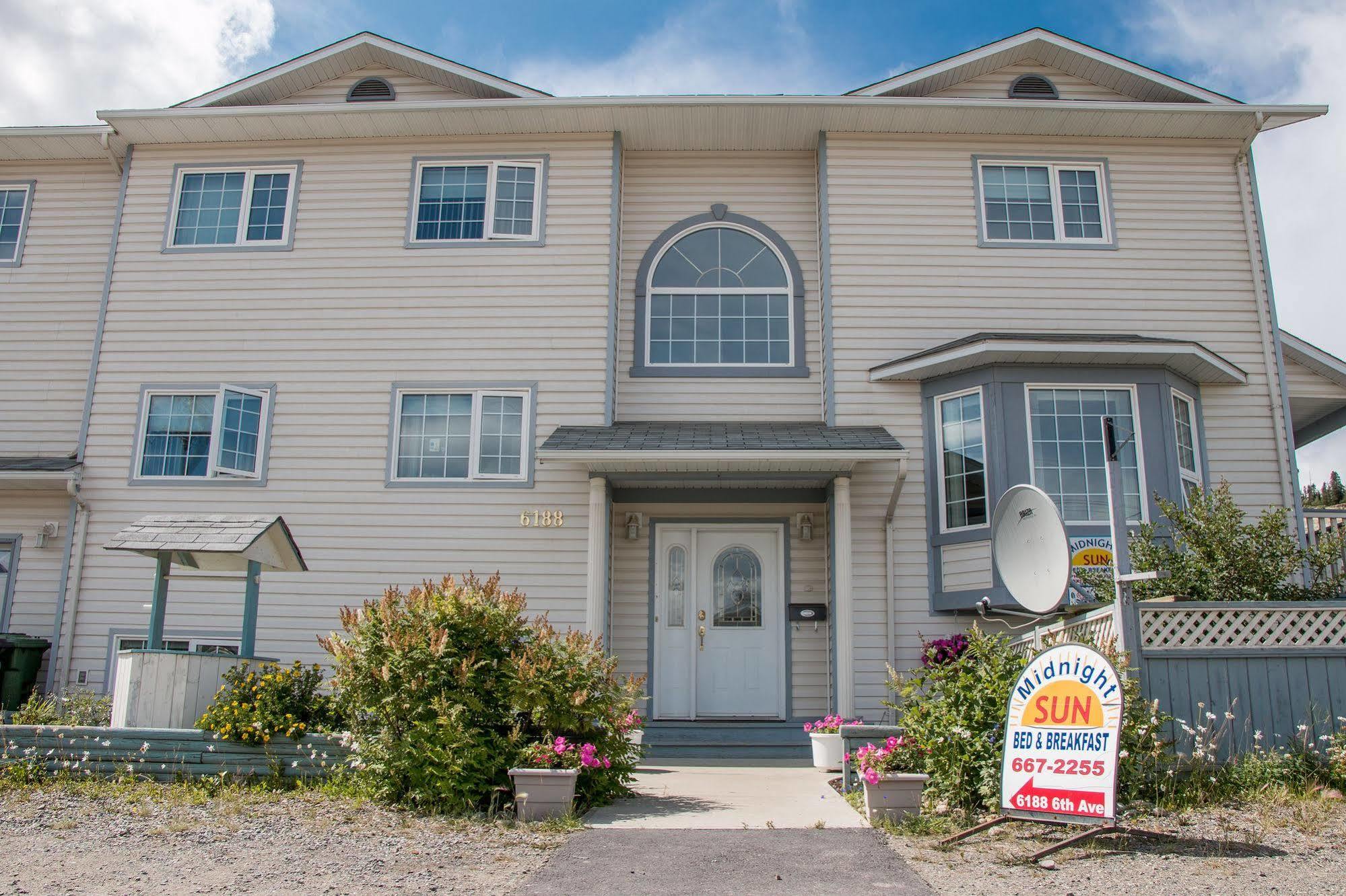 Midnight Sun Inn Whitehorse Dış mekan fotoğraf