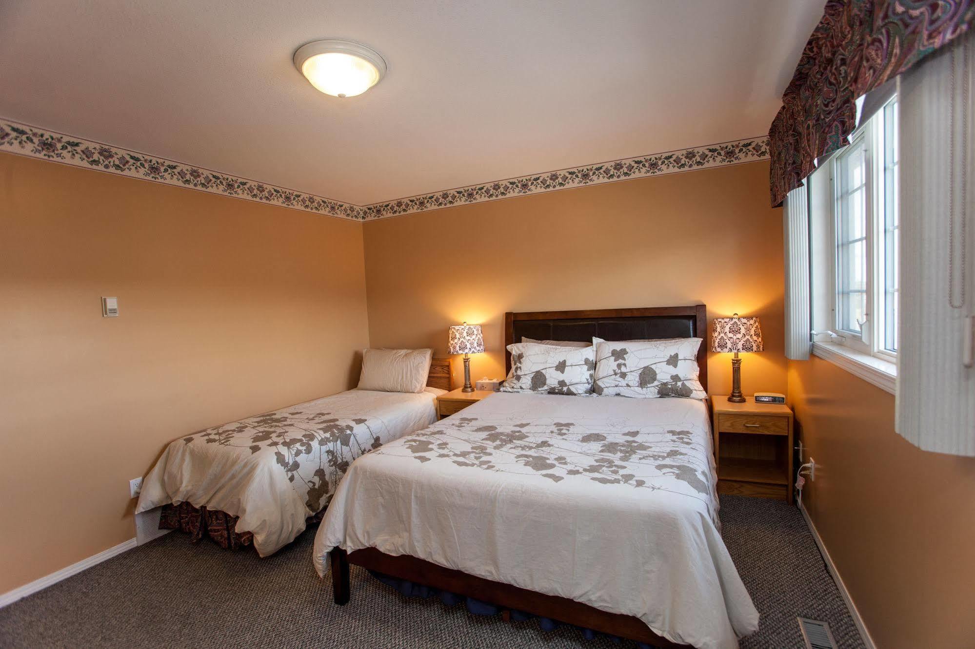 Midnight Sun Inn Whitehorse Dış mekan fotoğraf