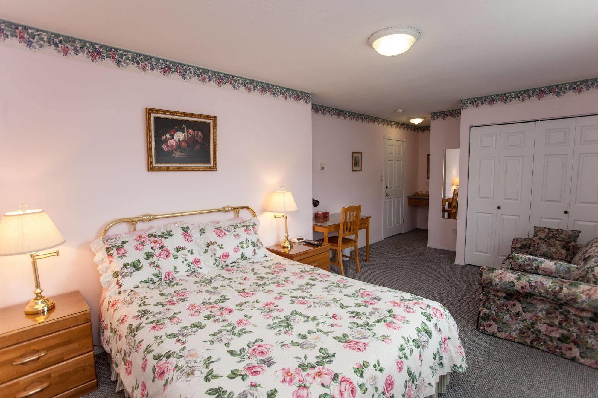 Midnight Sun Inn Whitehorse Dış mekan fotoğraf