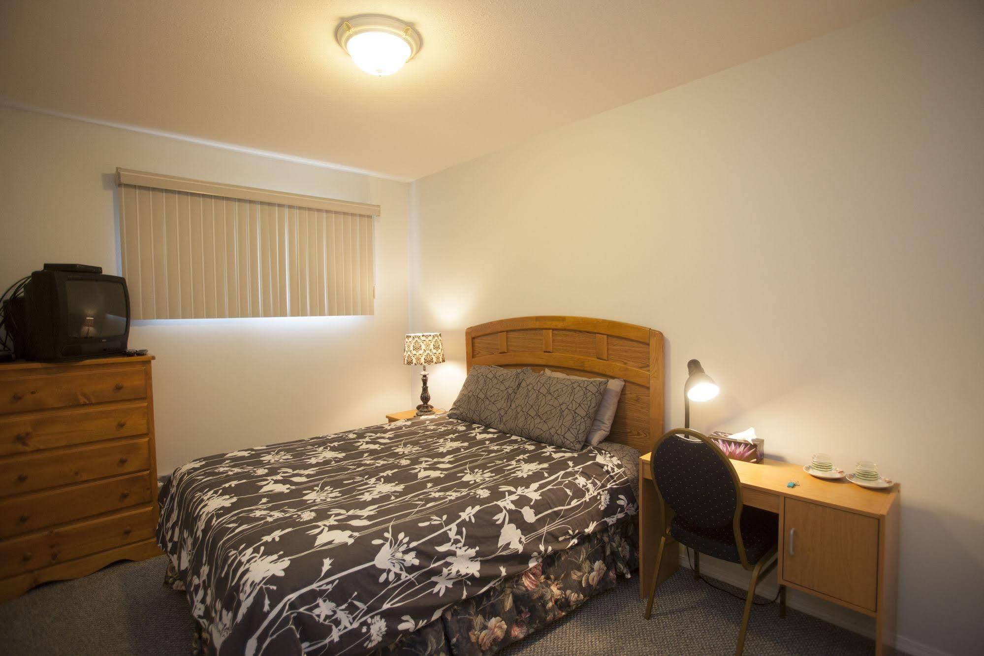 Midnight Sun Inn Whitehorse Dış mekan fotoğraf